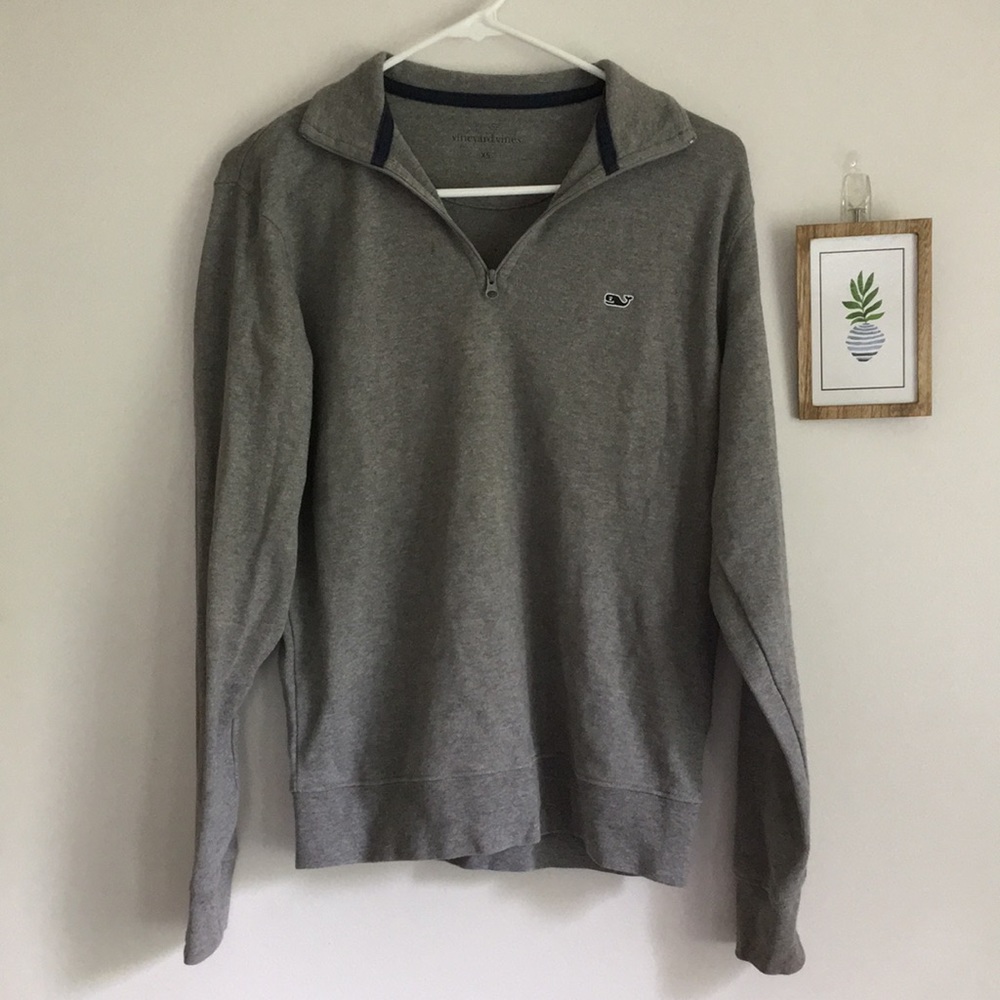 Vineyard Vines barely worn quarter zip